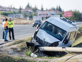 Ankara'da servis minibüsü devrildi: 15 yaralı