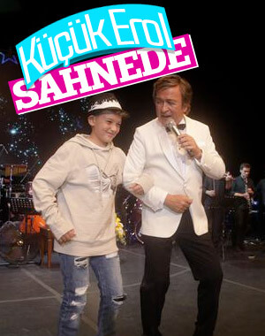 Erol Evgin torunuyla sahnede
