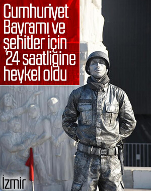 İzmir'de canlı heykelden asker selamı rekor denemesi