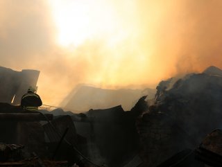 Bayburt’ta çıkan yangında 7 ev ve 2 ahır kül oldu