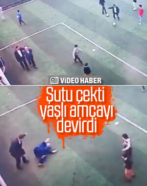 Halı sahada top çarpan yaşlı adam