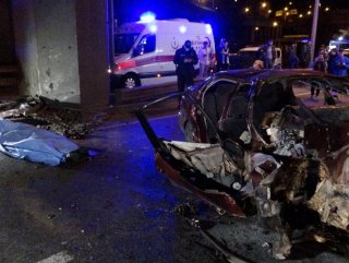 Trabzon'da otomobil köprü ayağına çarptı: 3 ölü