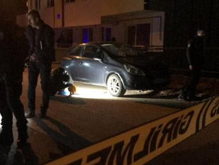 Motosikletiyle evine giderken silahla başından vuruldu