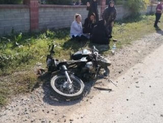 Motosikletliye çarpan sürücü sinir krizi geçirdi