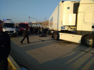 Otomobil ile tır çarpıştı: 3 ölü 1 yaralı
