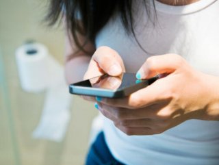 Hollanda'da banyoda telefonla konuşurken elektrik çarptı