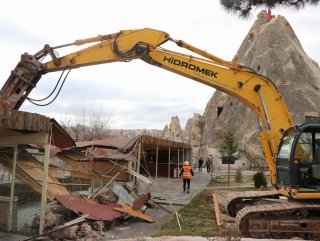 Kapadokya'daki kaçak yapılar yıkılıyor