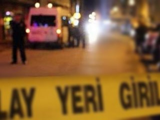 Üniversite öğrencisi, aracıyla otobüs durağına daldı
