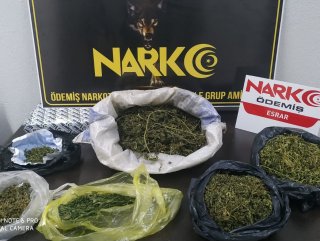İzmir'de zehir tacirlerine şok baskın: 3 tutuklama