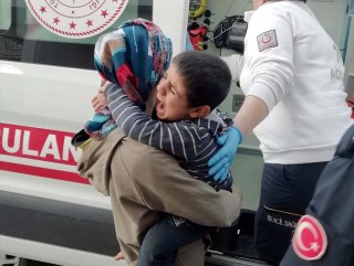 Yangında mahsur kalan 3 çocuğu komşuları kurtardı