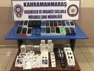 Seyyar tezgah zulasından 90 bin TL'lik telefon çıktı