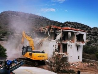 Marmaris’te kaçak yapıların yıkımı başlatıldı