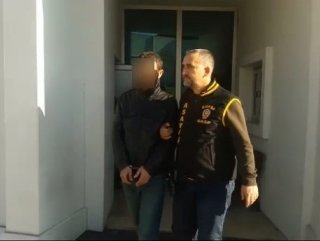 Çocukların telefonunu gasbeden sahte polisler yakalandı