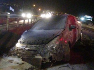 Otomobili sıkıştırdı, kazaya neden oldu