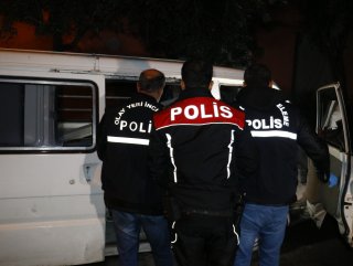 Adana'da bir kişi dini nikahlı eşini tüfekle vurdu