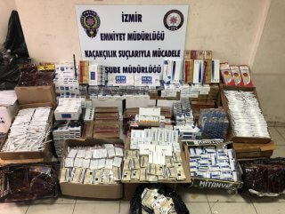 İzmir'de kaçak sigara ve sahte içki operasyonu