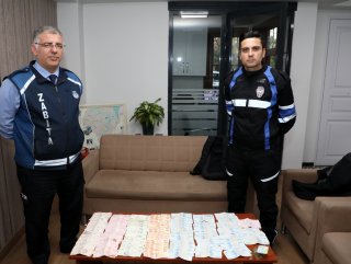 Dilencinin üzerinden çıkan para miktarı şoke etti