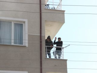 Öğrencilerin kaldığı binanın bodrum katında yangın