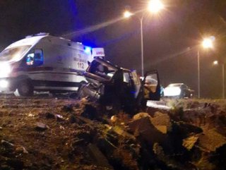 Gaziantep'te iki otomobil çarpıştı:1 ölü 3 yaralı