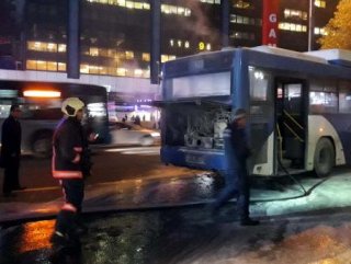 Ankara'da belediye otobüsü yandı