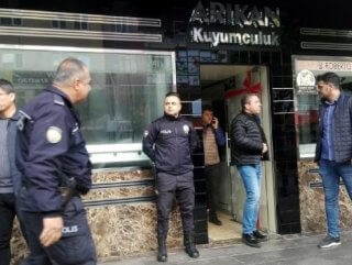 İş yerinin tavanını delip, kuyumcudaki 20 kilo altını çaldılar