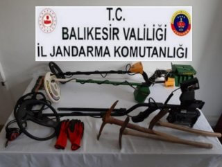 Balıkesir'de kaçak kazı yapan 4 kişi gözaltına alındı