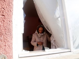 Yaşlı kadın ve kızını bağlayıp, 800 TL'sini çaldılar