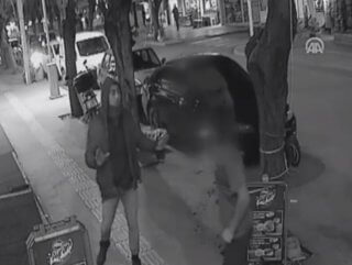 Burdur'da bıçaklı kavga, güvenlik kamerasına yansıdı