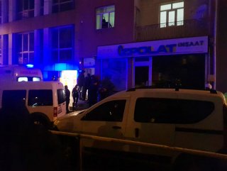 Bir kadın eski eşinin birlikte yaşadığı kadını öldürdü