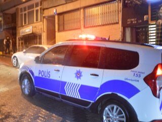 İstanbul'da 3 hırsız bir dükkandaki kasayı çaldı