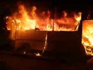 Denizli'de bir midibüs kundaklandı