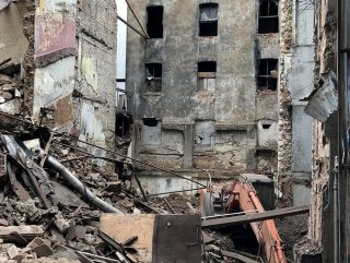 Beyoğlu'nda tadilat halindeki bina çöktü