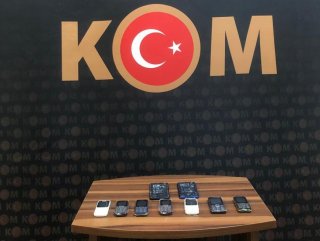 Bursa'da kaçak telefon operasyonu:3 gözaltı