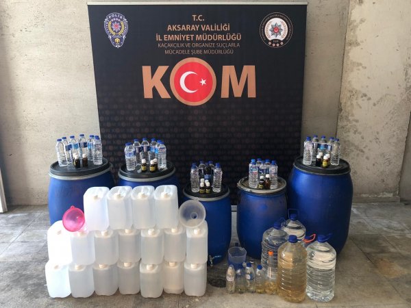 Aksaray’da 222 litre sahte içki ele geçirildi #1