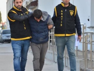 Adana'da acemi hırsız yakayı ele verdi