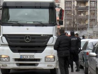Gaziosmanpaşa'da 5 yaşındaki çocuk tırın altında kaldı