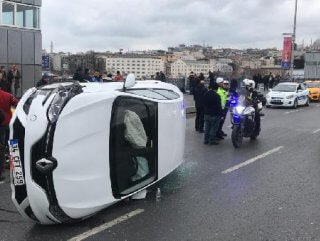 Galata Köprüsü'ndeki kaza, uzun araç kuyrukları oluşturdu