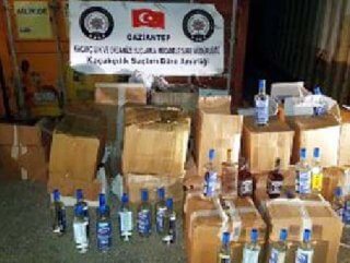 Gaziantep'te kaçak içki ve sigara operasyonu: 3 gözaltı