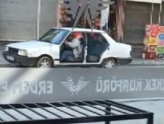 Mersin'de otomobilin tehlikeli yolculuğu