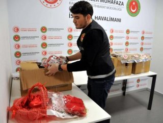 Kına malzemesi kolisinden uyuşturucu çıktı