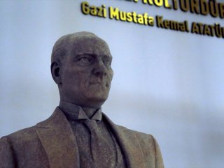 Atatürk'ün 1929'da yapılan heykelinin restorasyonu tamamlandı
