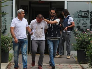 Öldürdüğü arkadaşını su kanalına atmak isterken yakalandı
