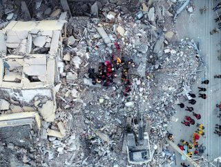Enkazdan çıkarılan 12 yaşındaki çocuk kurtarılamadı