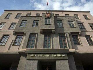 MSB'den Türk bayrağına saldıran ırkçı Yunan vekile tepki