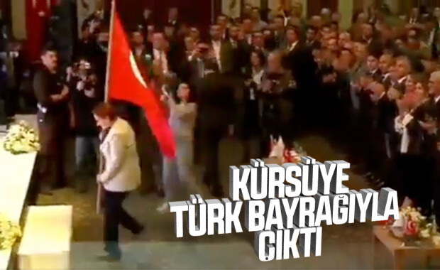 Akşener kürsüye bayrakla çıkıp şiir okudu