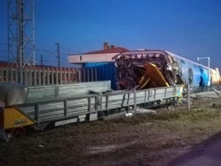 İtalya’da hızlı tren raydan çıktı: 2 ölü, 30 yaralı