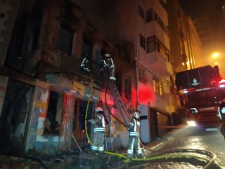 Beyoğlu'nda metruk binada yangın