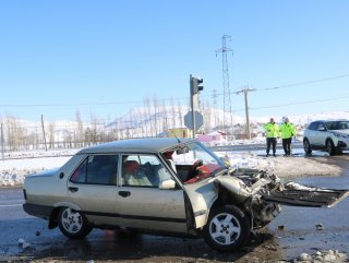 Sivas'ta trafik kazası: 3'ü çocuk 6 yaralı