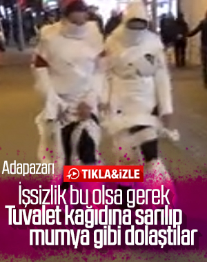 Vücutlarını tuvalet kağıdı ile sarıp caddede gezdiler