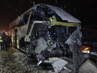 Samsun'da yolcu otobüsü kamyona çarptı: 1 ölü 1 yaralı